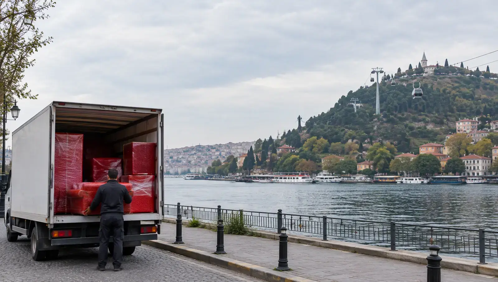 Eyüpsultan'da Haliç kıyısı ve Pierre Loti tepesi; yapay zekâ ile oluşturulmuş görsel